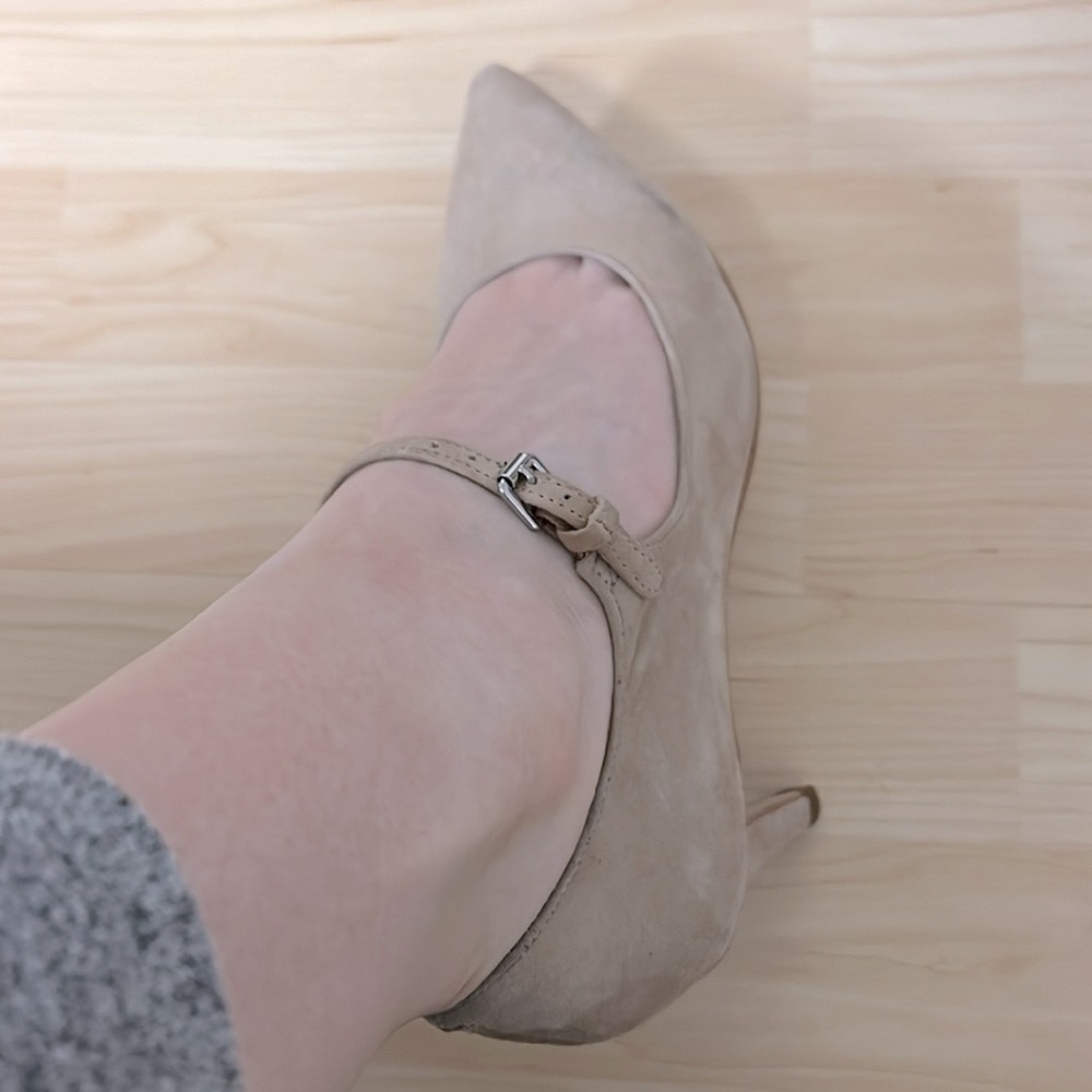COPY - Tan pointed toe heels